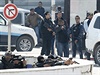 Tunití policisté zasahují proti útoníkm, kteí zadrovali rukojmí v tamjím...