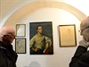 Z výstavy v Galerii Millenium. Na snímku uprosted je obraz Rudolfa Kundery...