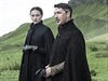 Malíek (Aidan Gillen), tedy Petyr Baeli a jeho chránnka. Sansa Stark (Sophie...