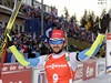 Slovinský biatlonista Jakov Fak v cíli závodu s hromadným startem na prvním...
