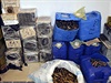Zásoby munice nalezené v Libyi nedaleko hranic s Tuniskem.