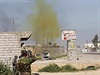 Oblak chlorového dýmu z bomby odpálené v iráckém mst Alam (provincie...
