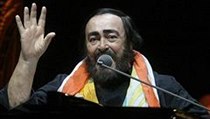 Luciano Pavarotti na koncert v Sazka aren v roce 2005a