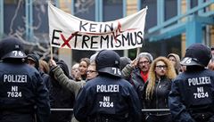 Policie zasahuje b�hem sobotních demonstrací ultrakonzervativních islámských...