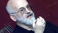 Terry Pratchett p�i náv�t�v� Prahy v roce 2001.