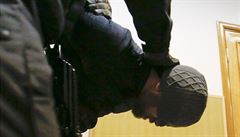 Anzor Guba�ev v rukách ruské policie.