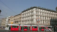 Tramvaj 14T s designem Porsche od firmy �koda Transportation jezdí v Praze od...