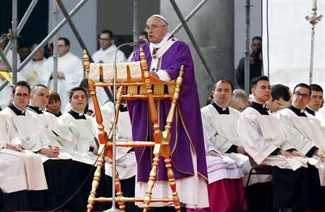 Pape Frantiek slouí mi v Neapoli