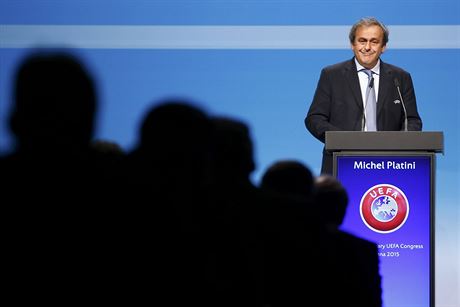Michel Platini hovoí na kongresu ve Vídni.