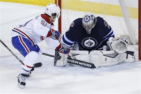 Branká Winnipegu Ondej Pavelec v zápase proti Montrealu.