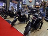 Modelky pózující na  Harley-Davidson na International Motor Show v Bangkoku