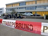 Studenti gymnázia Josepha Königa v Düsseldorfu zapalují svíky za estnáct...