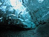 Pokud se chcete podívat do ledovcové jeskyn, je vhodné vyuít slueb prvodc....