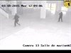 Dvojici terorist zachytily bezpenostní kamery v muzeu.