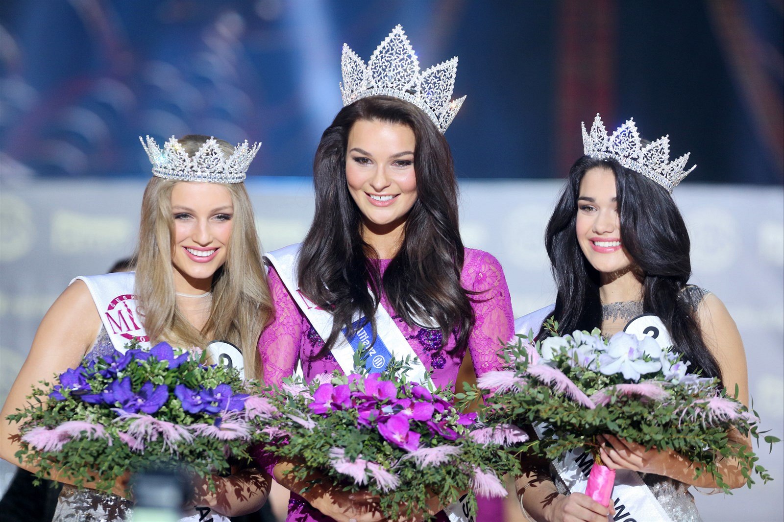 Česká Miss 2015 Nikol Švantnerová s Karolínou Mališovou (vlevo) a Andreou...