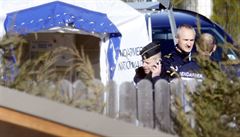 Francouztí vyetovatelé v míst pádu Airbusu A320