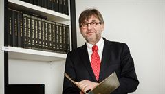 David Uhlíř, dlouholetý advokát, odborník na civilní právo a nyní ústavní...