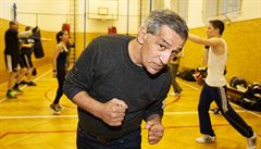 Stanislav Tier na tréninku v ne zrovna ideálních prostorách - malé tlocvin...