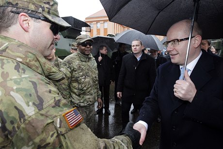 S americkými vojáky se setkal i premiér Bohuslav Sobotka.
