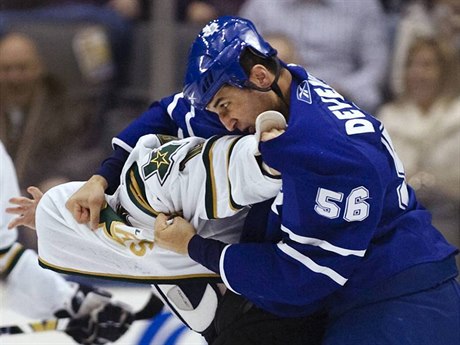 Andre Deveaux nechodil pro ránu daleko u v NHL, jako na tomto snímku v dresu...