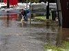 Pívalový dé zaplavil 31. bezna kiovatku v Dpoltovicích na Karlovarsku.