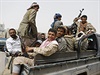 íittí povstalci Húthiové u letit v jemenském Saná.