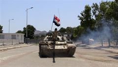 Tank v ulicích jihojemenského p�ístavního m�sta Aden.