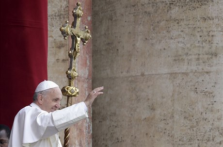 Pape Frantiek bhem nedlního poehnání Urbi et Orbi ve Vatikánu.