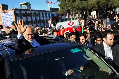 Šéf íránské diplomacie Zaríf se po úspěšném jednání v Lausanne vrací zpět do...