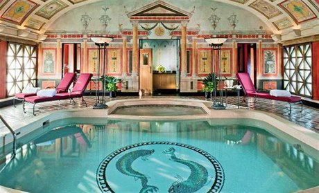 V prezidentském apartmánu nejluxusnjího milánského hotelu naleznete i bazén.