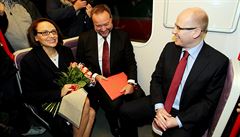 Bohuslav Sobotka a Adriana Krnáová se projeli novou trasou metra A.