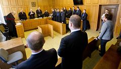 Kottovi, podle soudu hlavní organizáto�i, nep�i�li. 