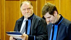 Kottovi, podle soudu hlavní organizáto�i, nep�i�li. 