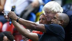 Starosta na ragby. Londýnský starosta Boris Johnson ochotn zapózoval na...
