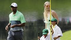 Tiger Woods se svými dtmi Samem a Charliem a souasnou pítelkyní Lindsey...
