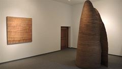 Pohled do instalace výstavy Jasan Zoubek: Mezi vrstvami.