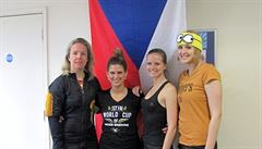 Hurricane Factory Chicks z pra�ského v�trného tunelu.