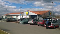 Prodejna Lidl na pra�ské Zbraslavi, kde 2. dubna 2015 objevili p�es 100...