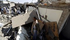 Domov v troskách. Následky bombardování Jemenu arabskými spojenci v obytné...