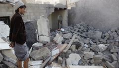 �ínská bojová lo� evakuovala z Jemenu u� skoro tisíc lidí.