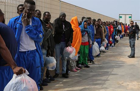 Tito uprchlíci mli tstí a dorazili na ostrov Lampedusa.