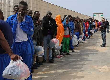 Tito uprchlíci mli tstí a dorazili na ostrov Lampedusa.
