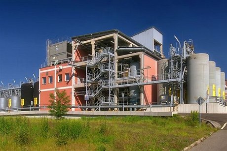 Spolek pro chemickou a hutní výrobu v Ústí nad Labem.