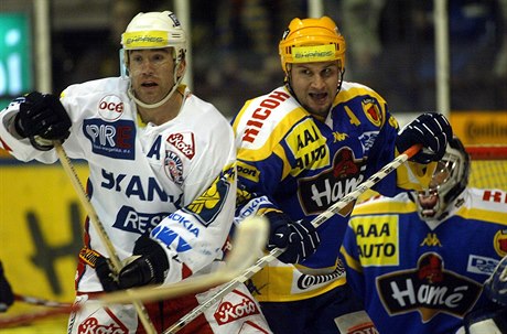 Legendární stelec igmund Pálffy (vlevo) si v eské lize zahrál za Slavii.