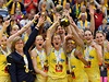 Basketbalistky USK Praha se radují z vítzství v Eurolize.