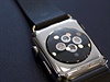 Dlouho oekávané chytré hodinky od Applu jdou konen do prodeje.