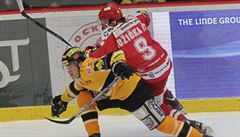 �tefan R��i�ka z T�ince se sna�í prodrat p�es Petra Chaloupku.