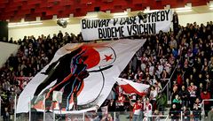 Letos u se ale Slavia barái nevyhnula. Fanouci znovu mohutn podporovali v...