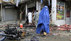 Výbuch si vyádal ivoty nejmén 33 lidí si v sobotu ve východoafghánském mst...