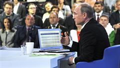 Vladimir Putin v televizní besed s obany Ruské feredace.